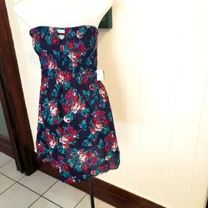 Women small strapless dress